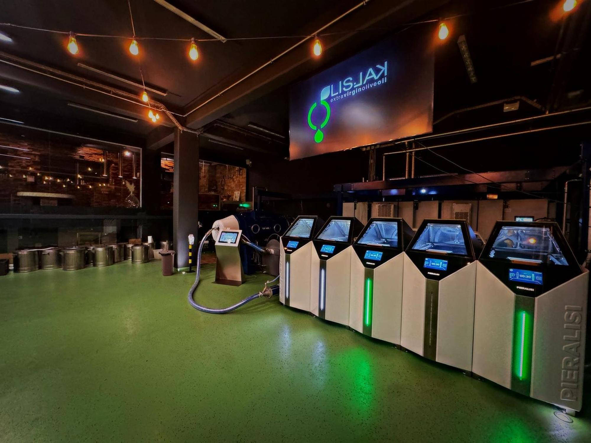 Družinsko podjetje LISJAK za HOFER polni Gourmet premium ekstra deviško oljčno olje in Bio ekstra deviško oljčno olje