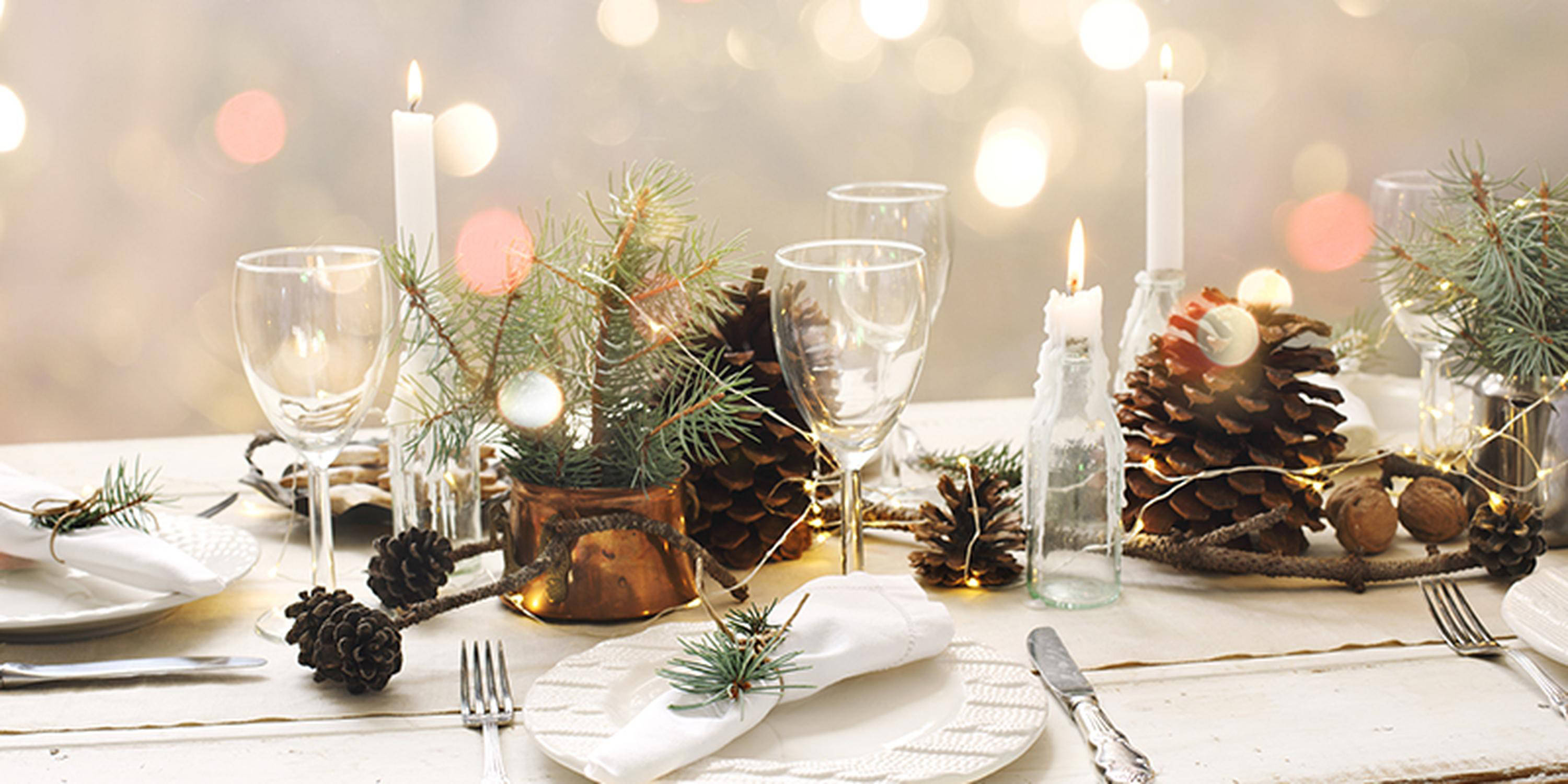 Weihnachtskranz aus bunten Kugeln