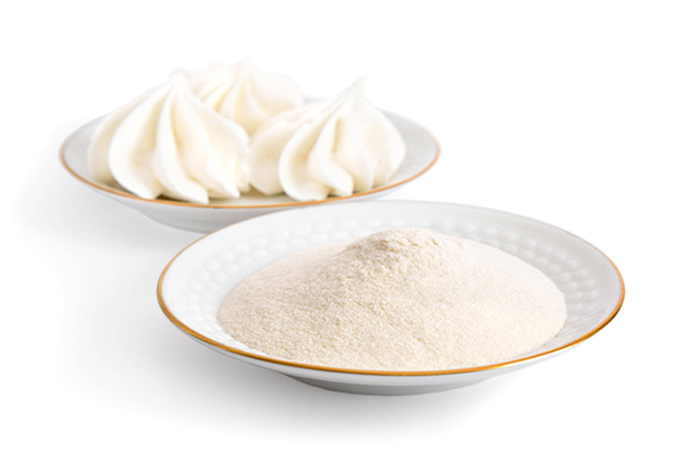 zwei weiße Teller mit Agar-Agar
