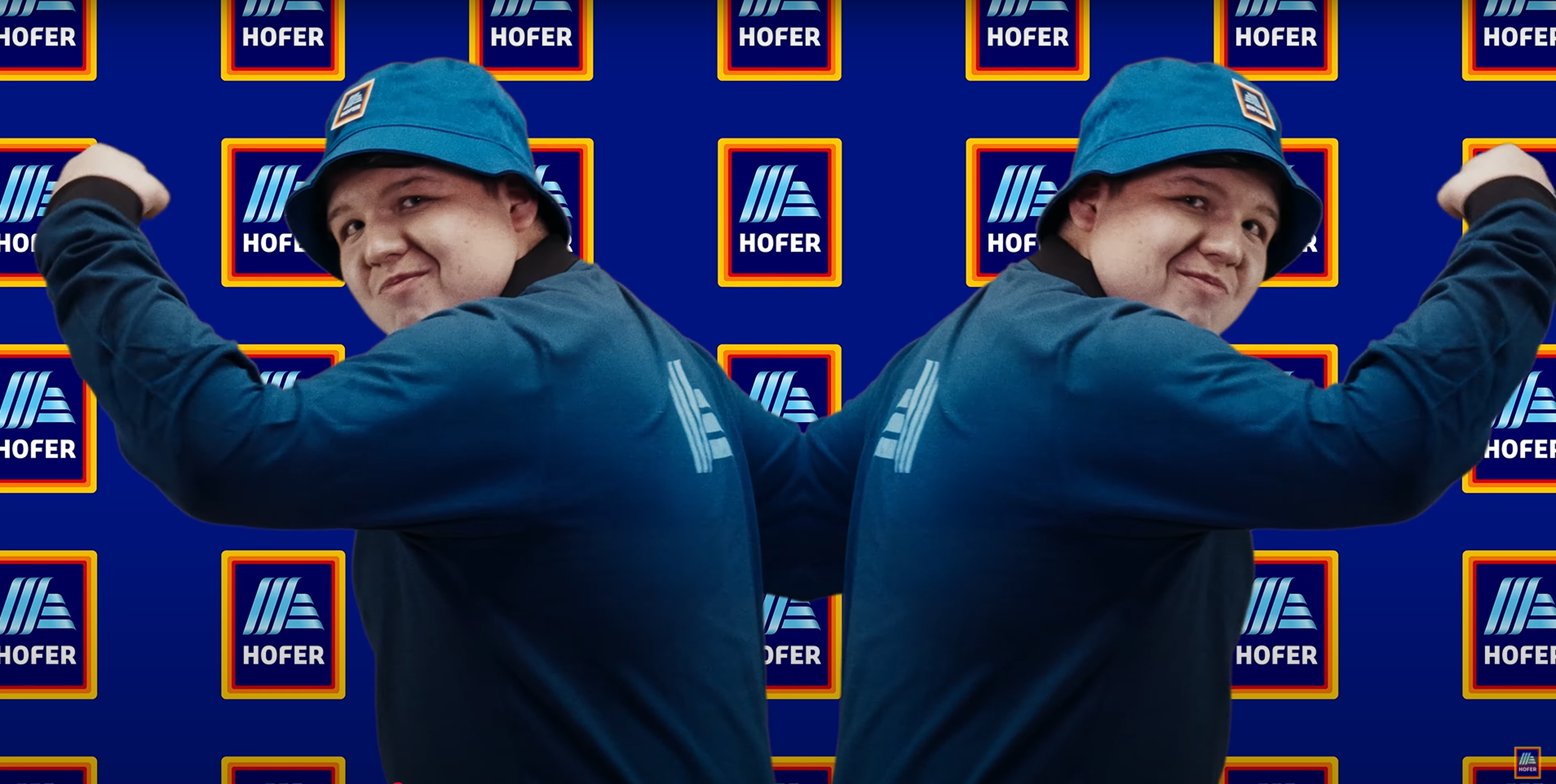 gespiegeltes Foto von einem Filialmitarbeiter mit Hut