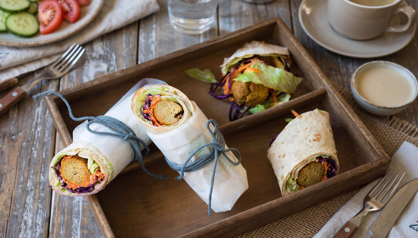 Falafellel és hummusszal töltött wrap (vegetáriánus)
