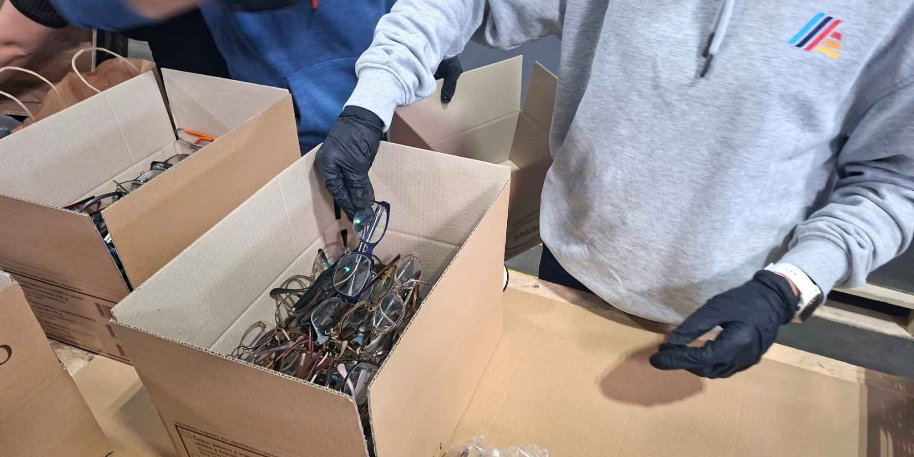Vsa očala bodo v Franciji še enkrat pregledali, očistili, označili in skrbno zapakirali