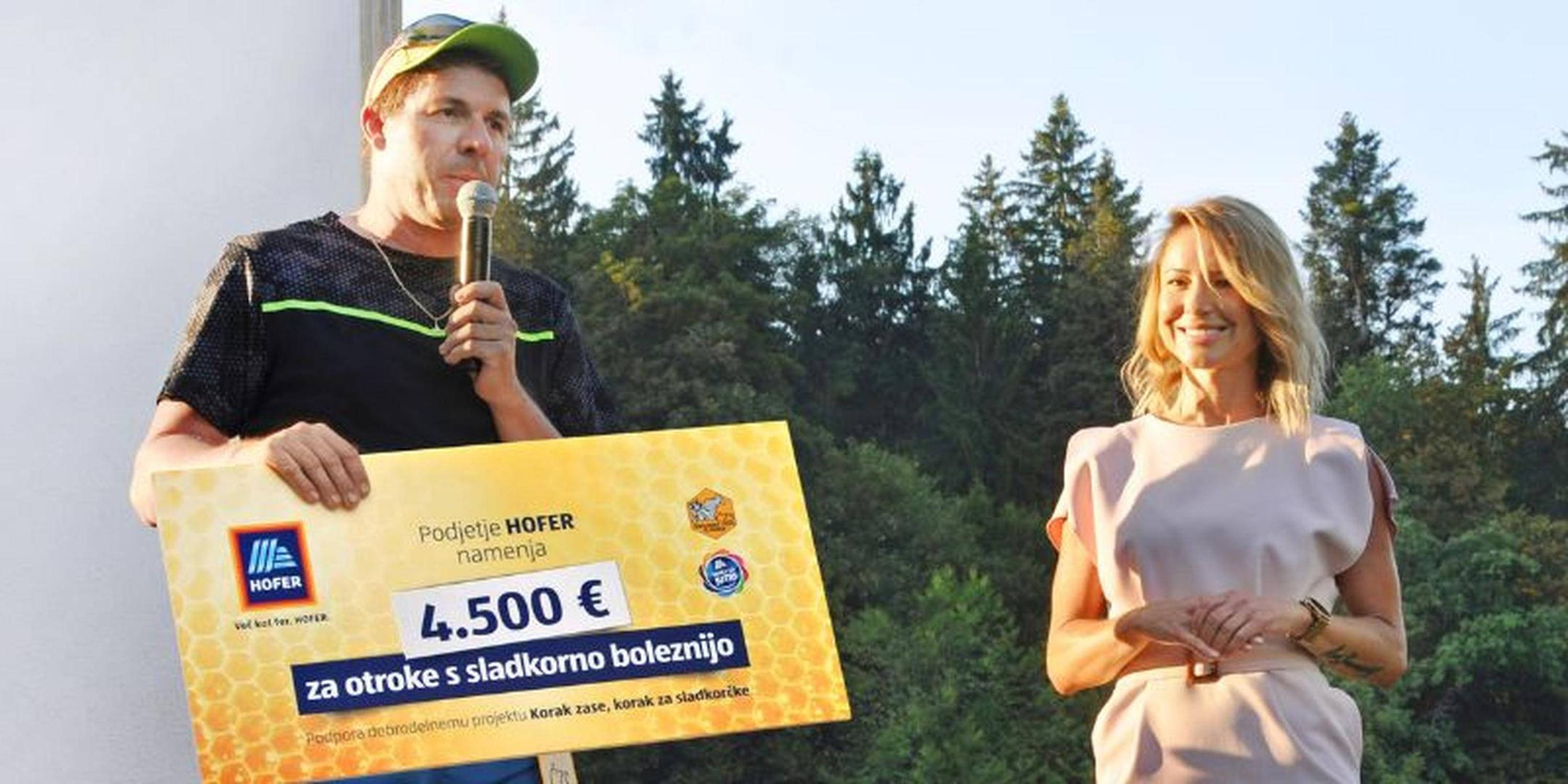 Predaja donacije za dobrodelni projekt Korak zase