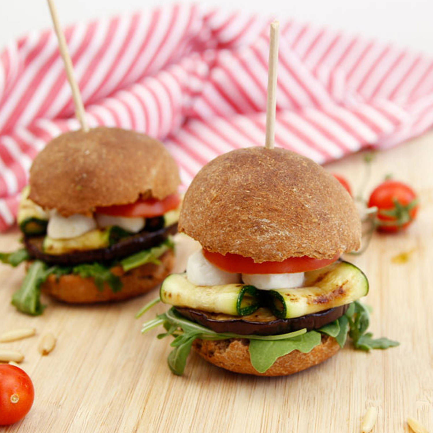 Serviervorschlag: Mini-Burger mit Gemüse