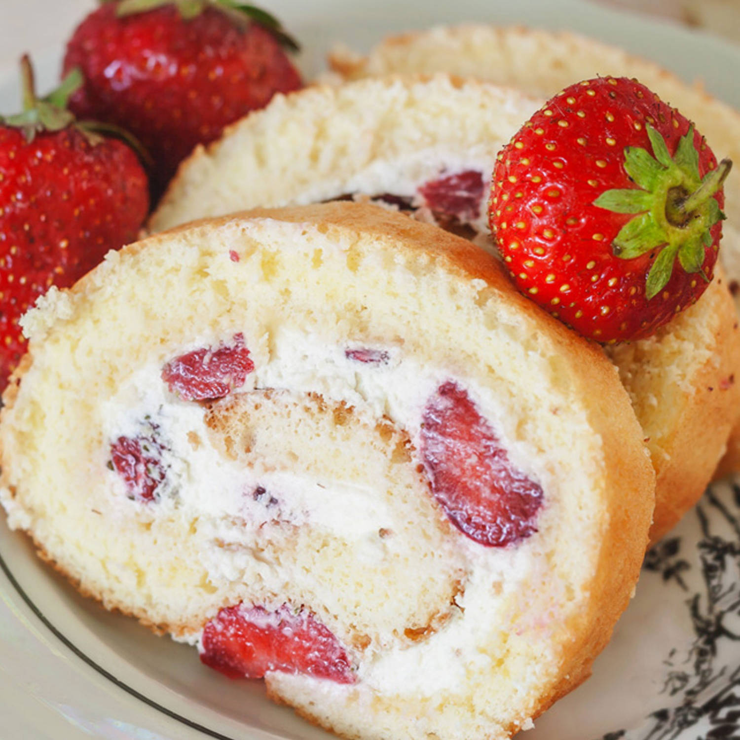 Serviervorschlag: Low Carb Biskuitrolle