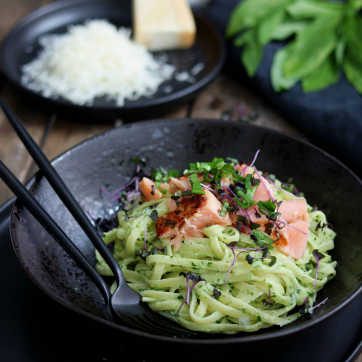 Serviervorschlag: Spaghetti mit Lachs und Bärlauch-Frischkäse-Soße
