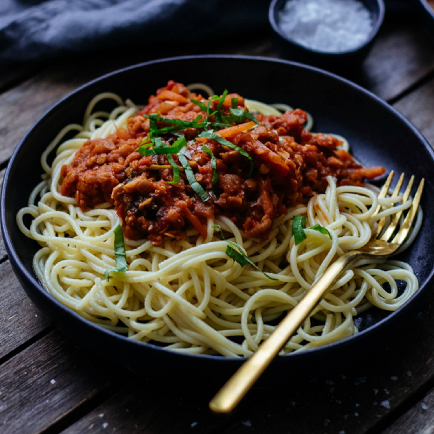 Serviervorschlag: Vegane Linsen Bolognese