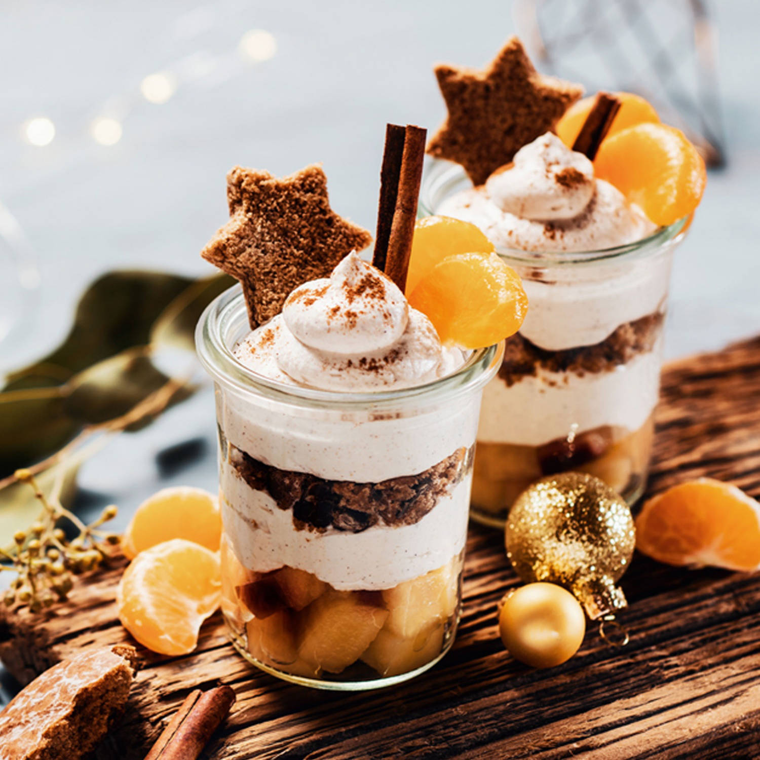 Serviervorschlag: Lebkuchen-Zimtcreme auf Bratapfelkompott
