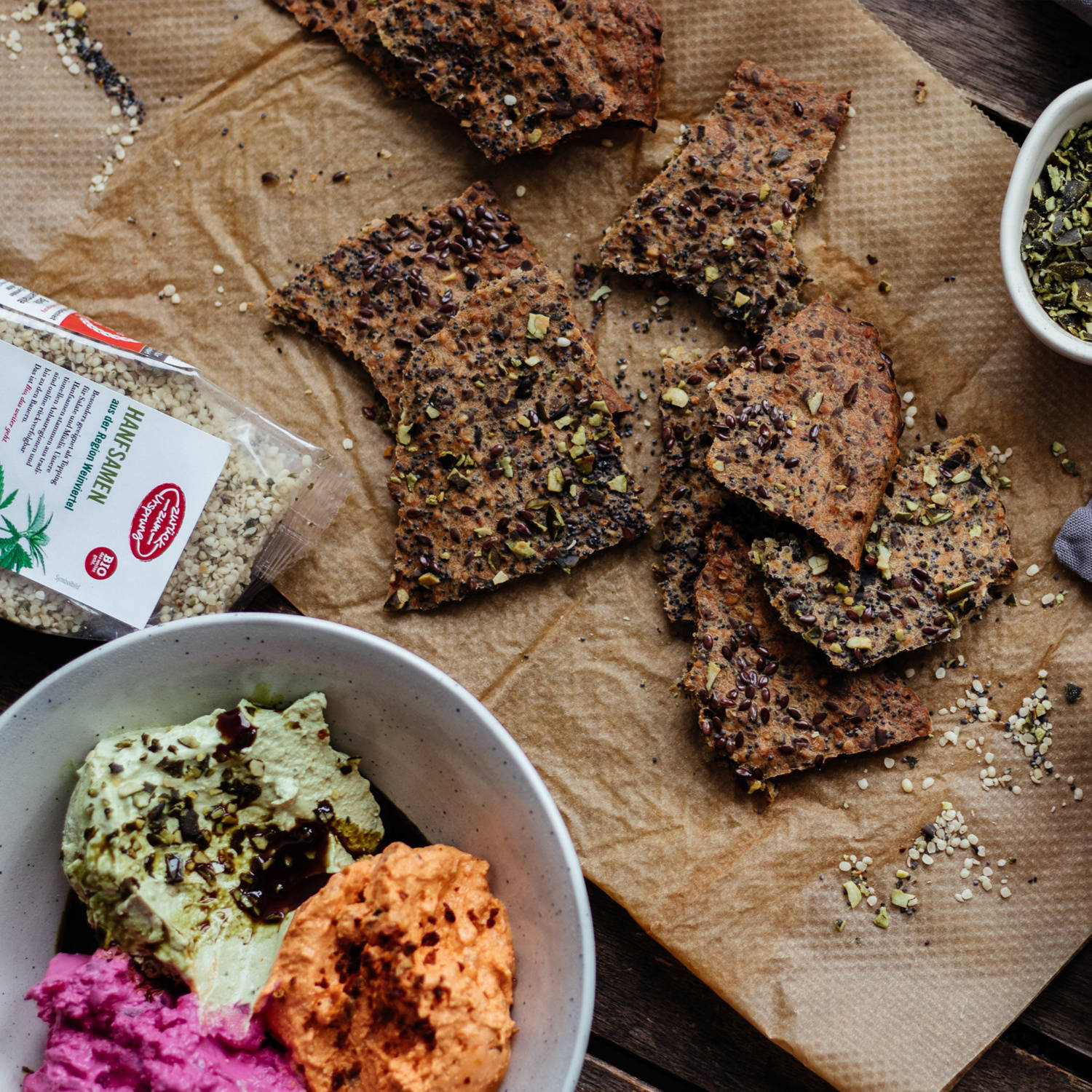 Serviervorschlag: Knäckebrot mit allerhand BIO-Samen