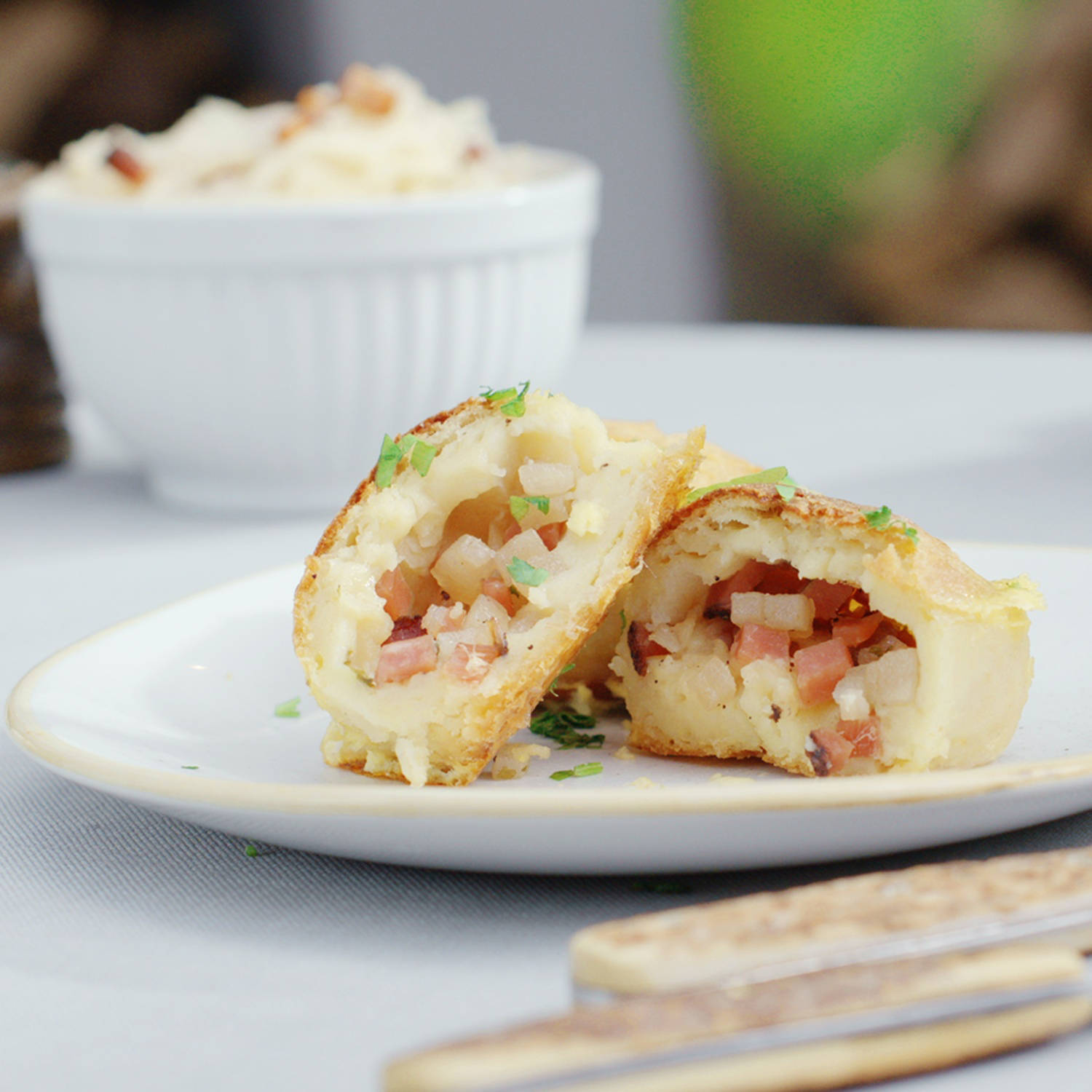 Serviervorschlag: Überbackene Speckknödel