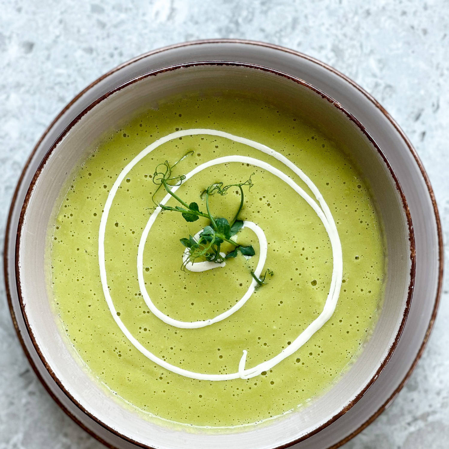 Serviervorschlag: Erbsencremesuppe
