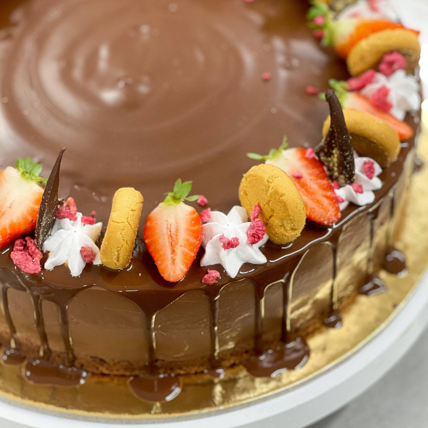 Serviervorschlag: Vegane Schokoladen-Torte