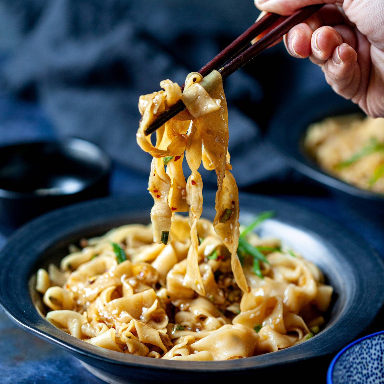 Serviervorschlag: Hausgemachte Nudeln in Knoblauch-Sesam-Sauce