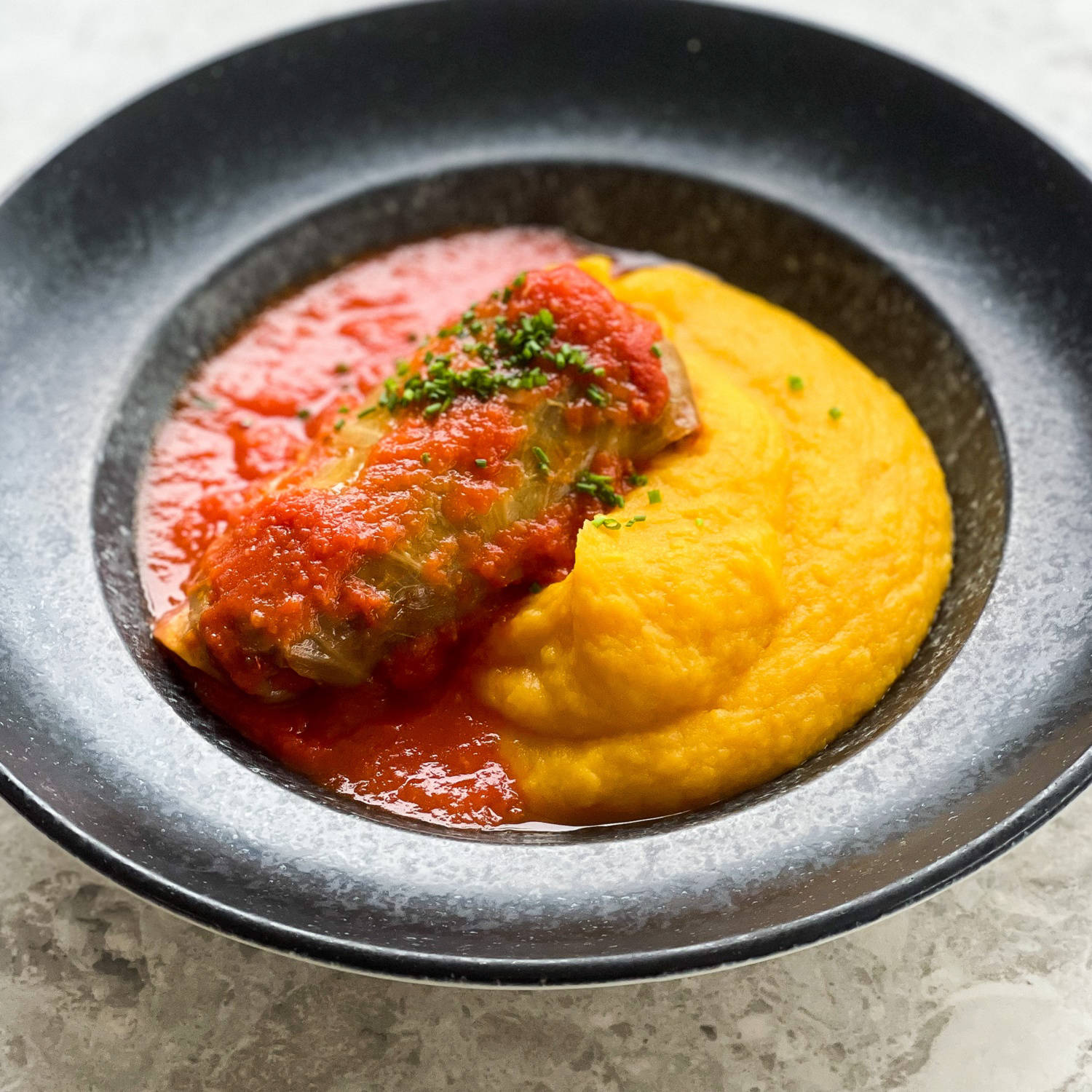 Serviervorschlag: Krautrouladen mit Karottenpüree