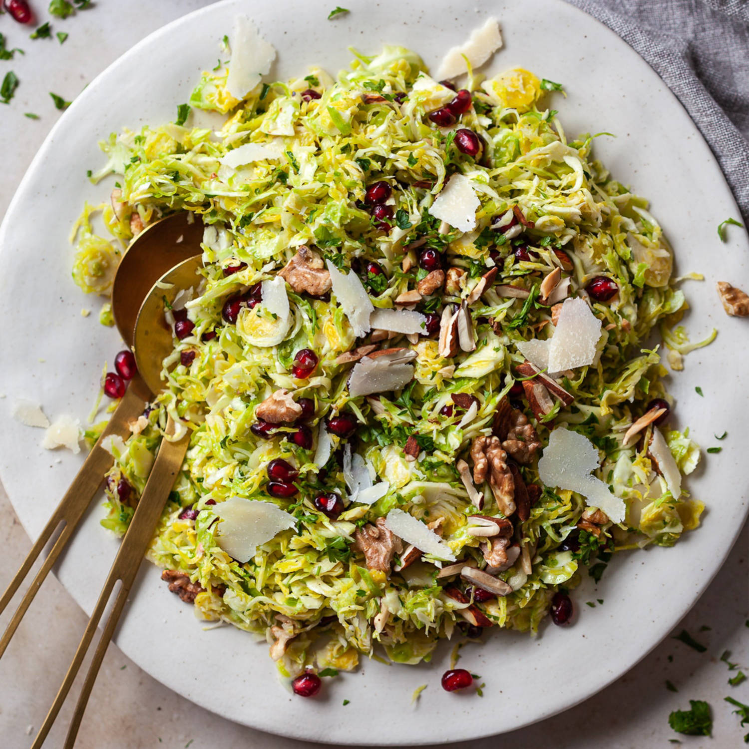 Serviervorschlag: Knackiger Kohlsprossen-Salat