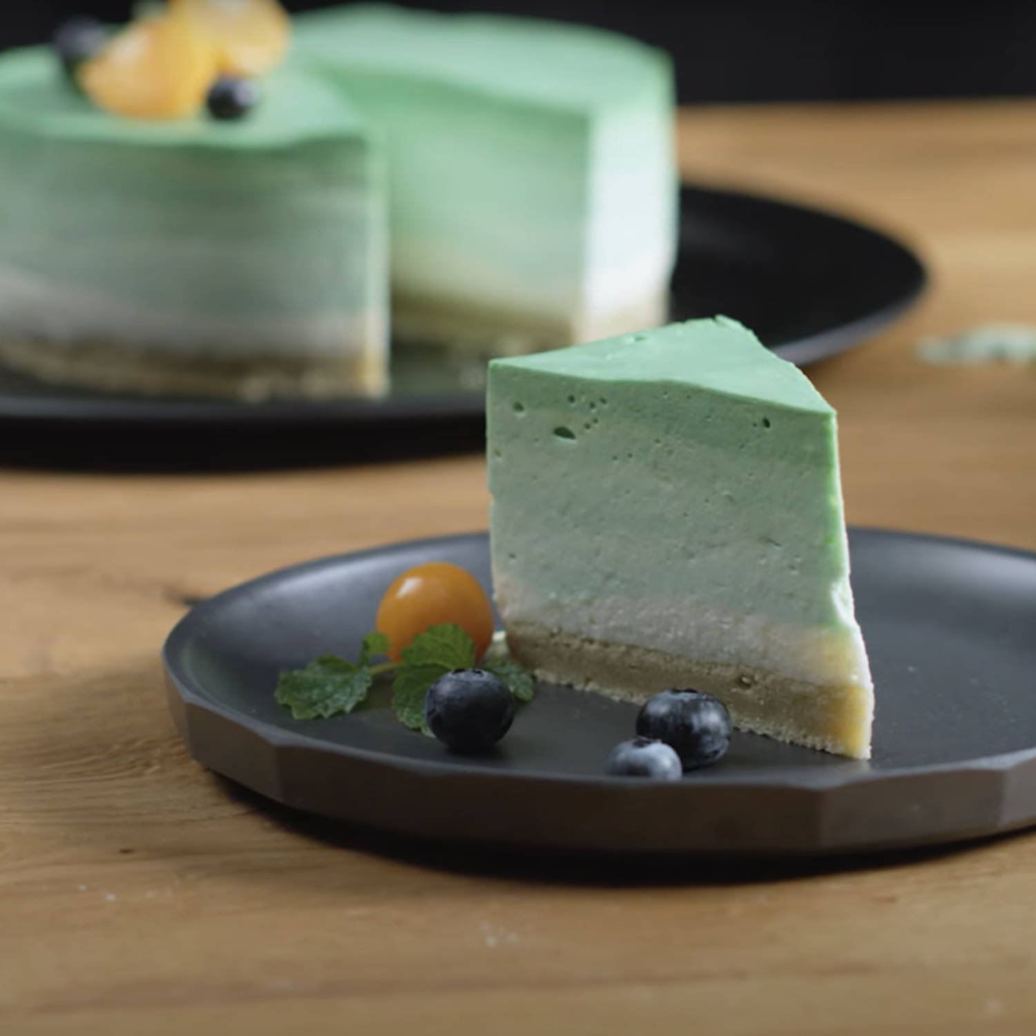Serviervorschlag: Matcha-Torte