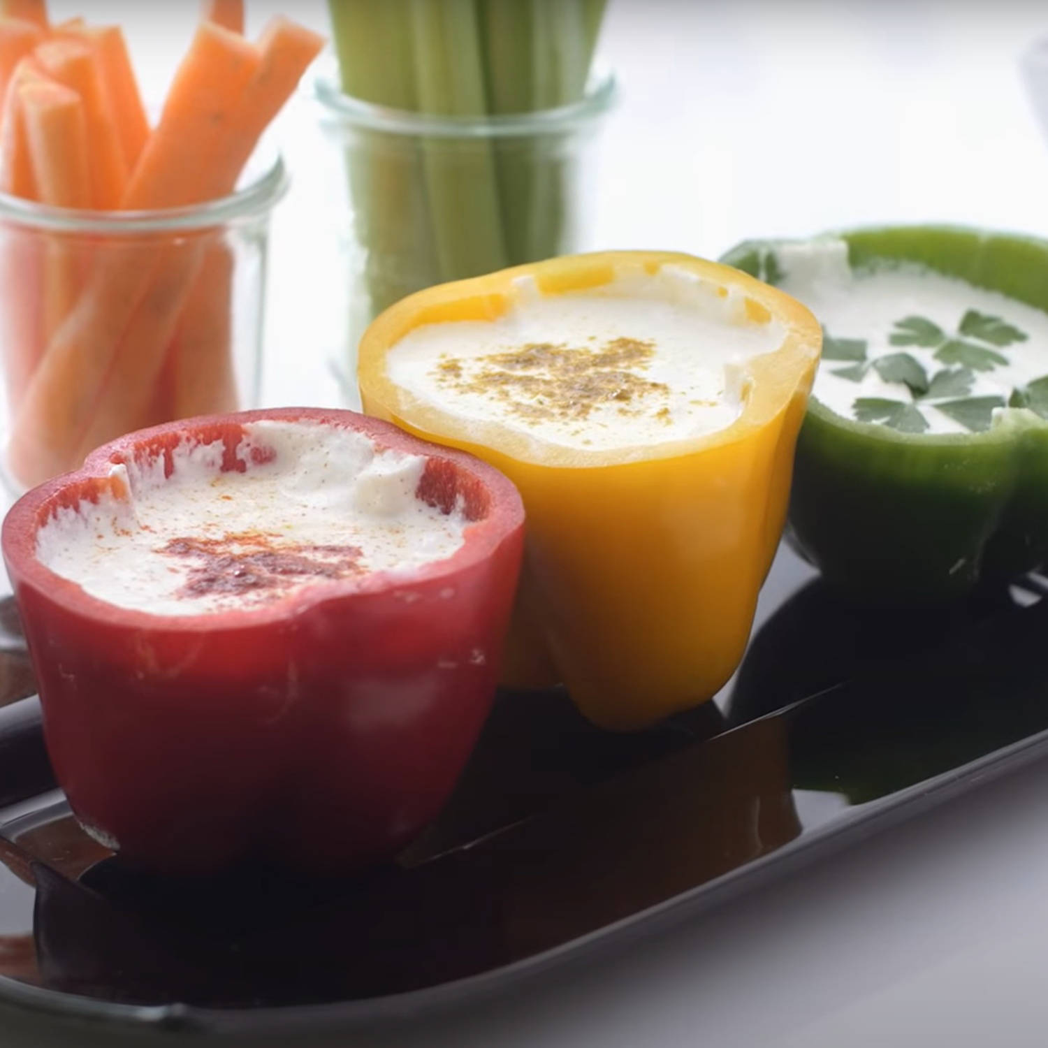 Serviervorschlag: Gemüsesticks mit Dip