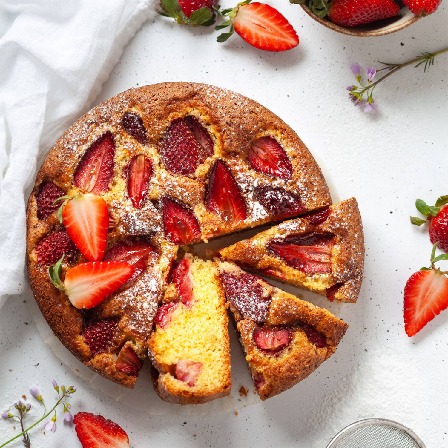 Serviervorschlag: Sommerlicher Erdbeer-Kuchen