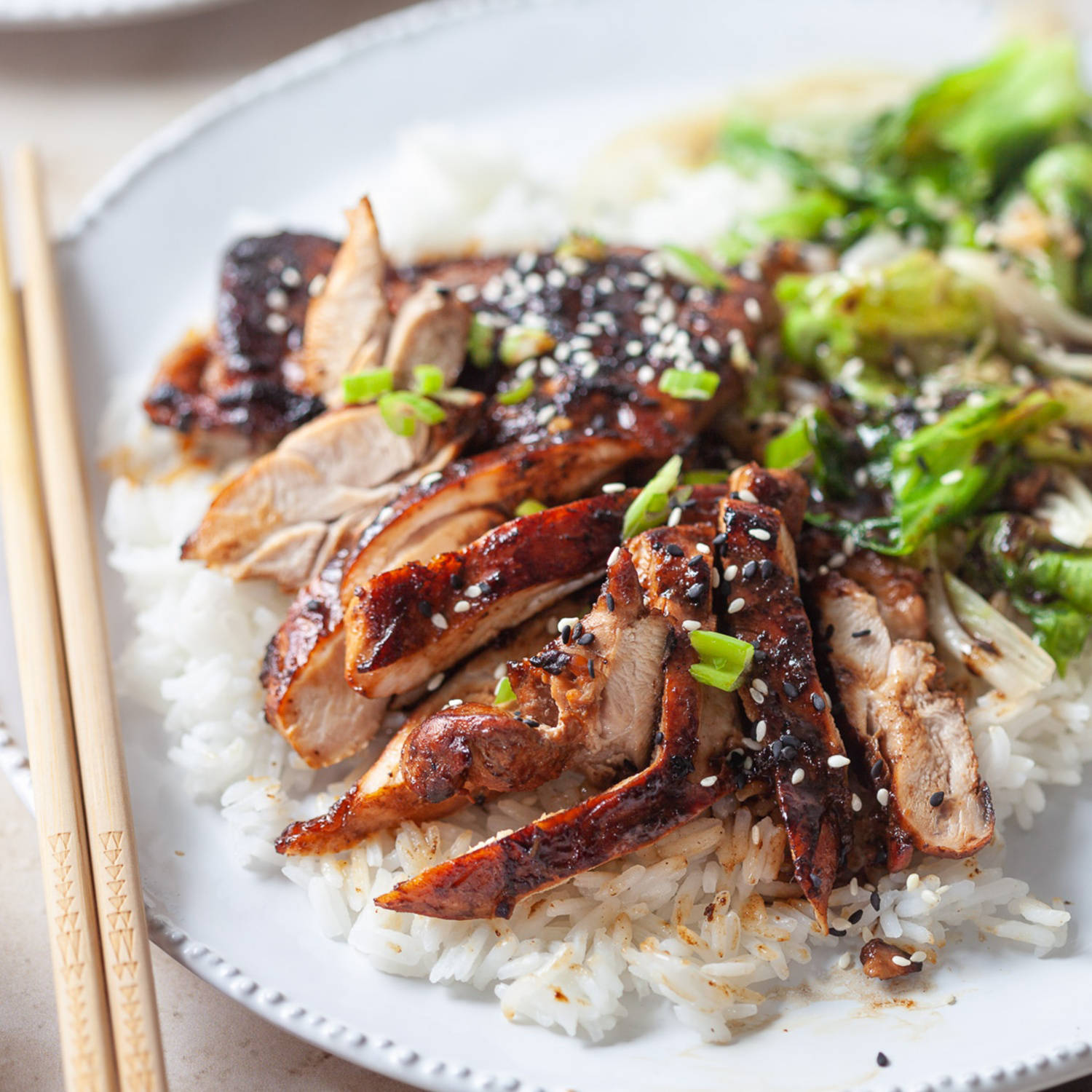 Reis-Bowl mit mariniertem Huhn