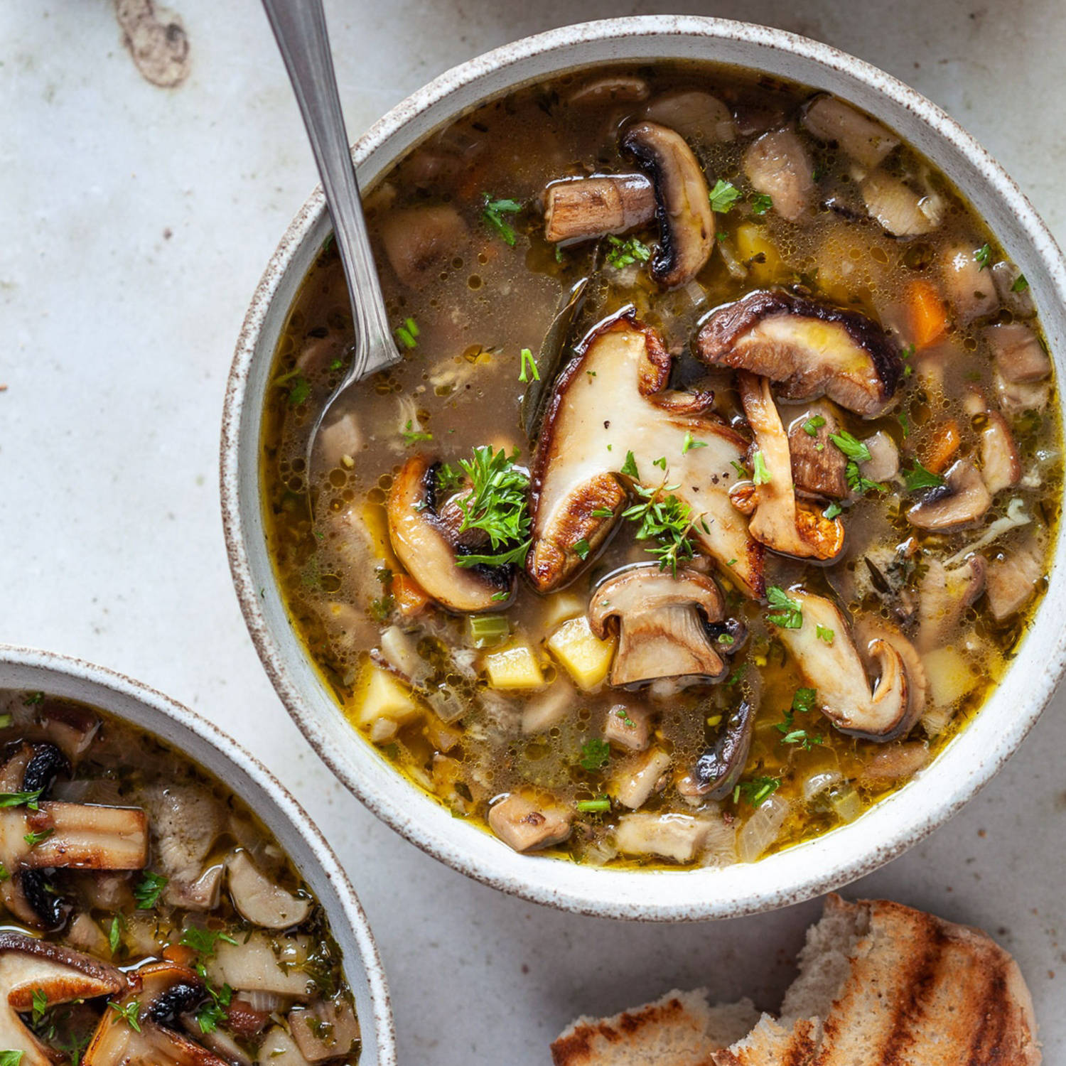 Serviervorschlag: Klare Schwammerlsuppe