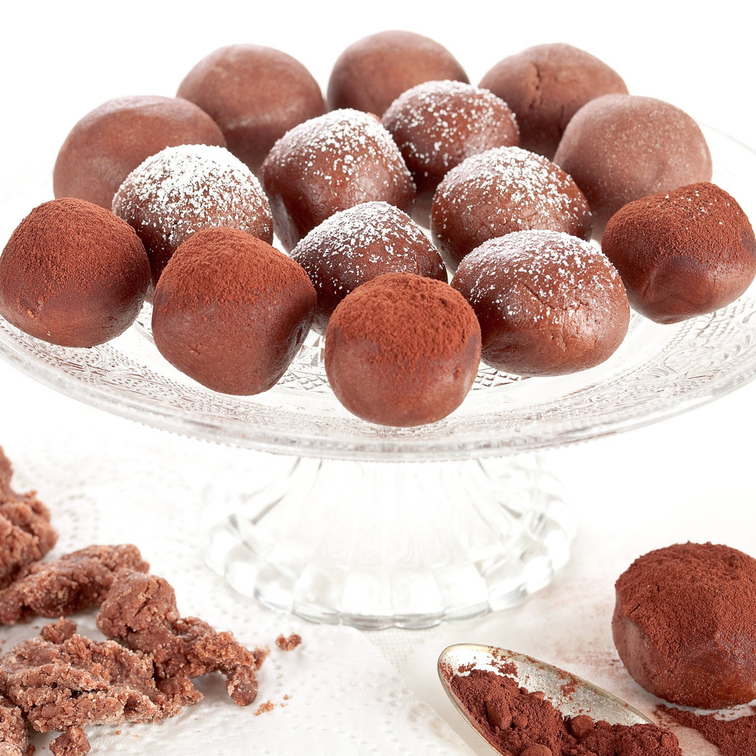 Serviervorschlag: Dattel-Mandel-Energy-Balls