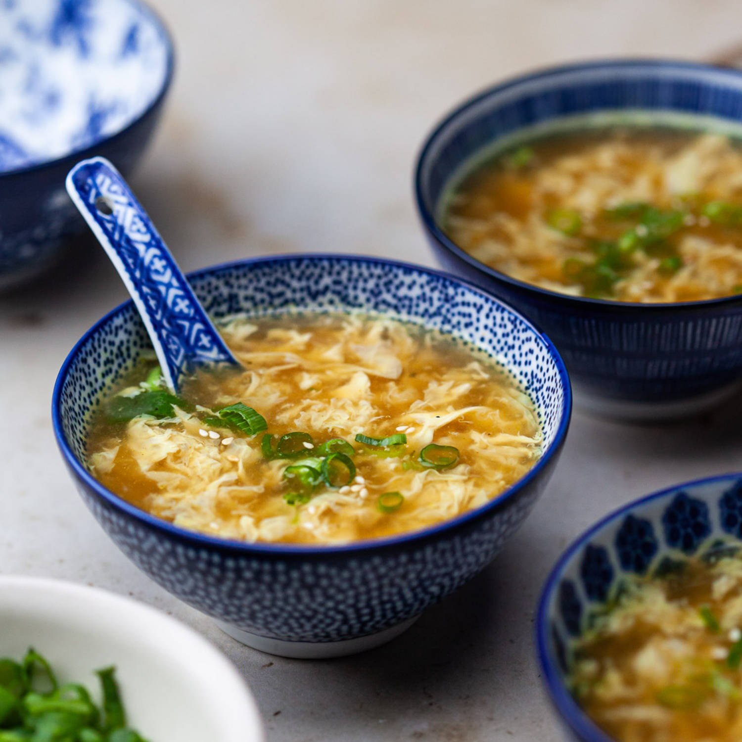 Serviervorschlag: Asiatische Eierstich-Suppe