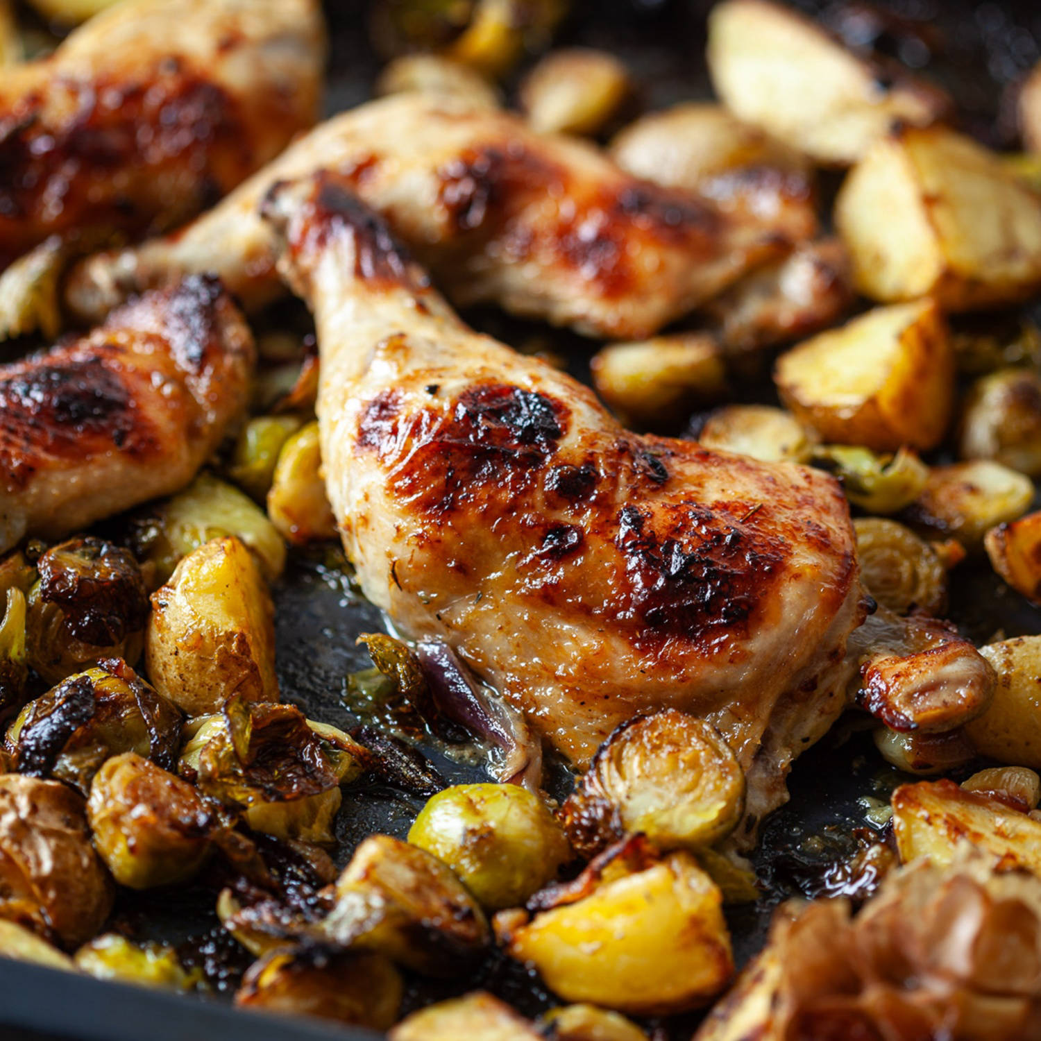 Serviervorschlag: Ofen-Huhn mit Kohlsprossen