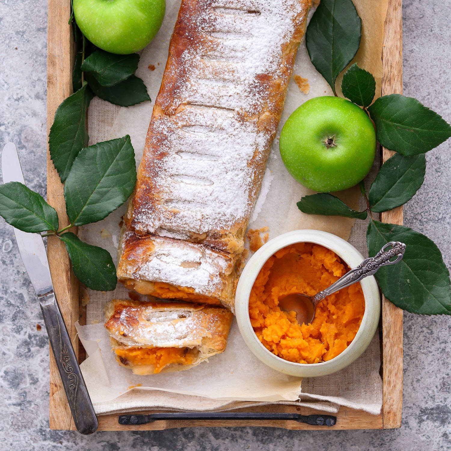 Serviervorschlag: Apfel-Kürbis Strudel