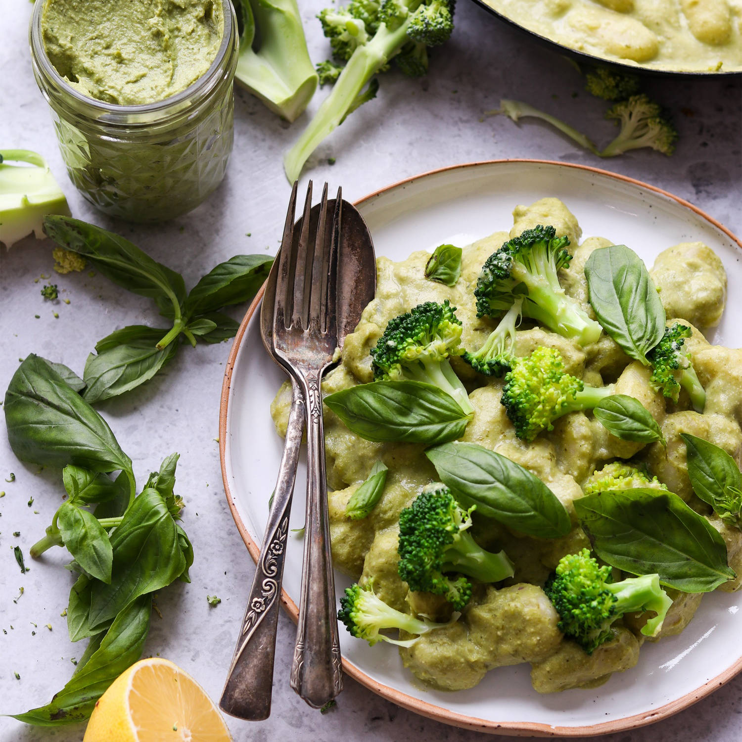 Serviervorschlag: Gnocchi mit Brokkoli-Pesto