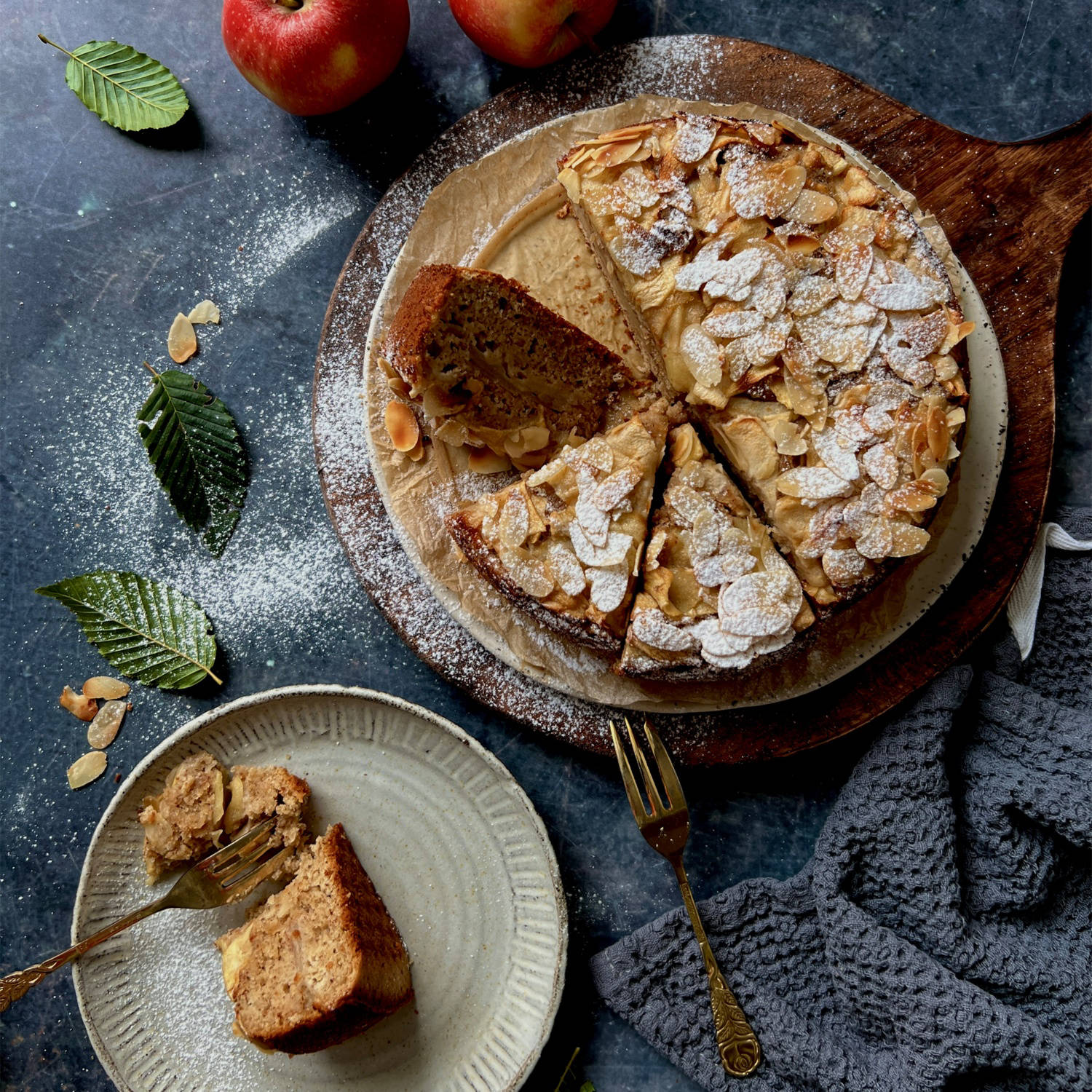 Serviervorschlag: Französischer Apfel-Mandel-Kuchen