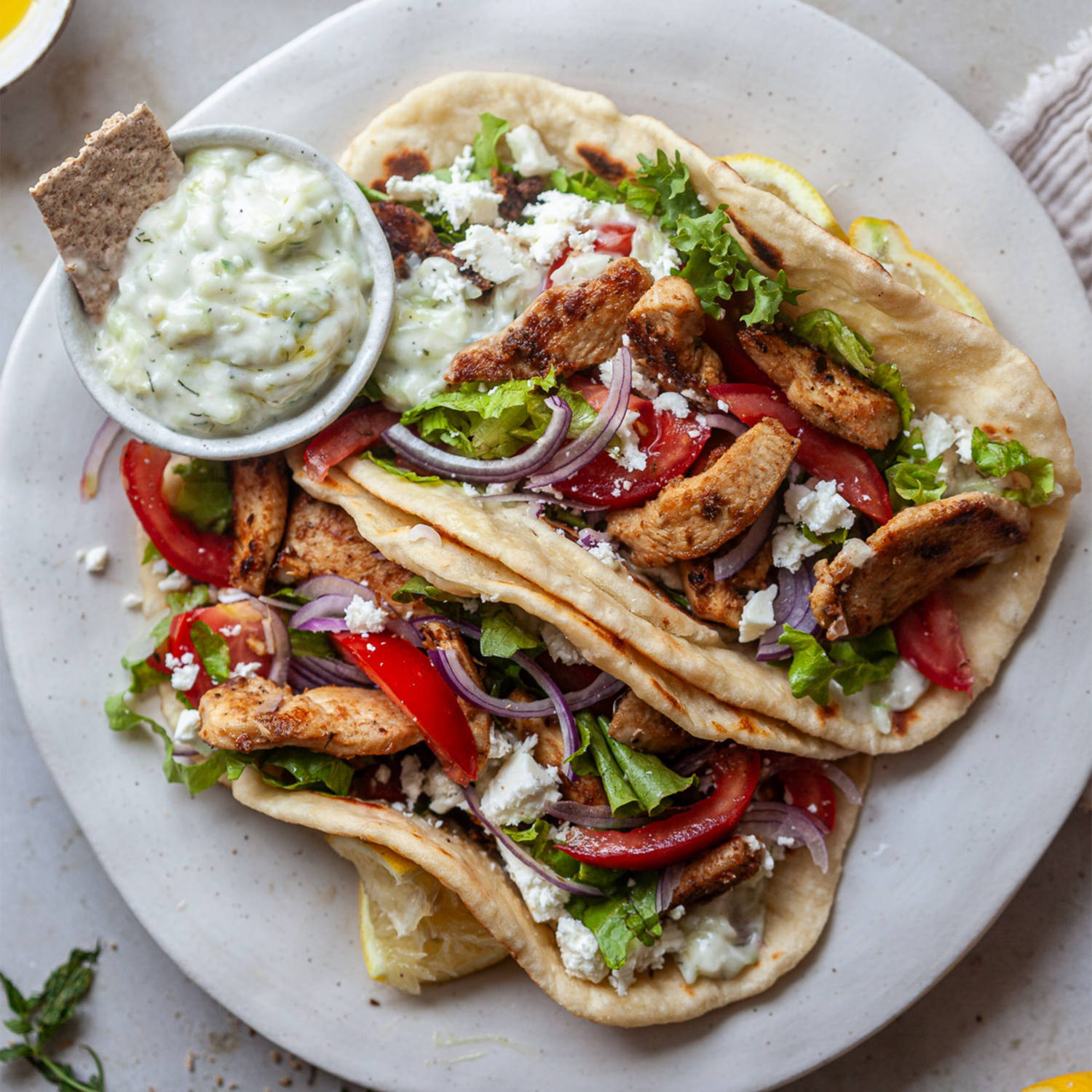 Serviervorschlag: Hühner Gyros mit Fladenbrot