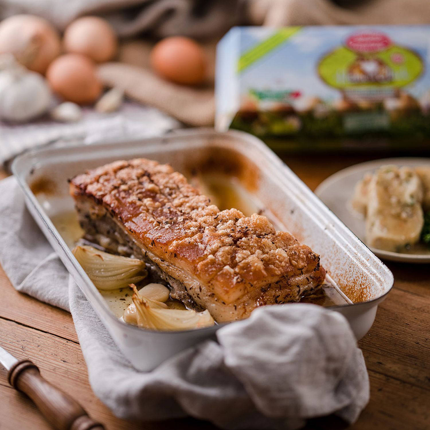 Serviervorschlag: Schweinsbraten mit Serviettenknödeln