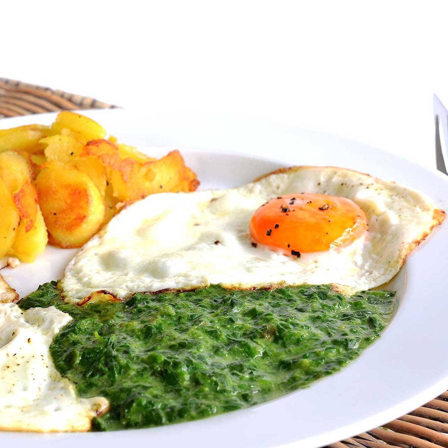 Serviervorschlag: Bratkartoffeln mit Spinat und Spiegelei