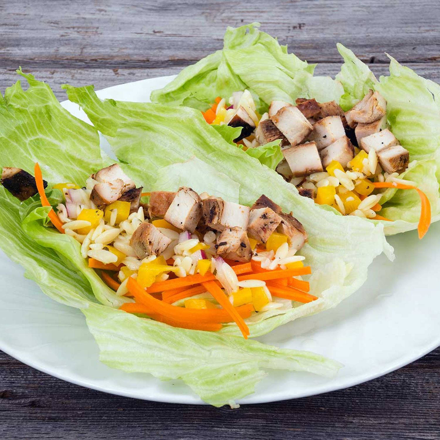 Serviervorschlag: Gefüllte Salatblätter