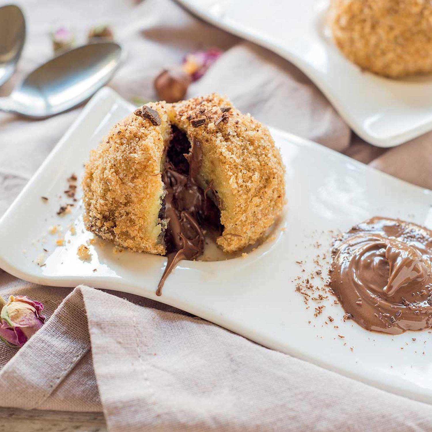 Serviervorschlag: Topfenknödel mit Schokofüllung