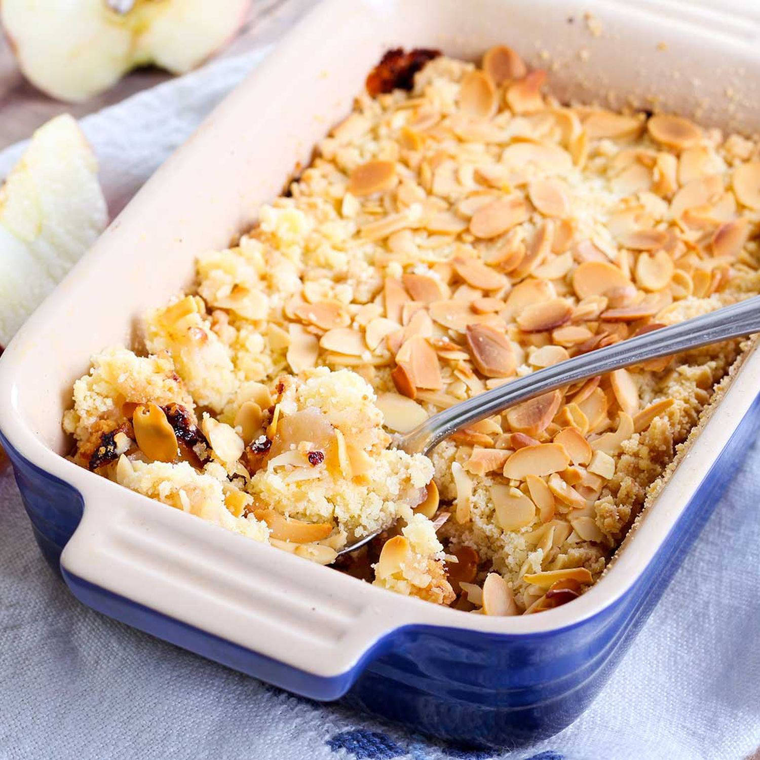 Serviervorschlag: Apfel-Mandel-Crumble
