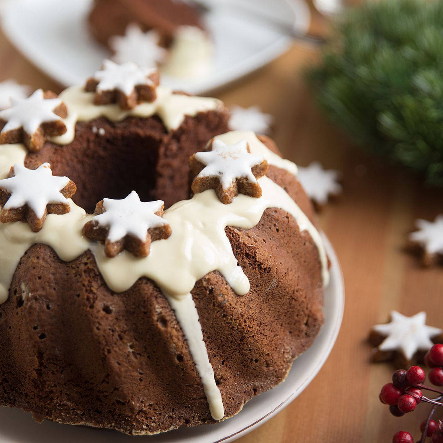 Serviervorschlag: Schokoladen-Kuchen mit Schoko-Glasur