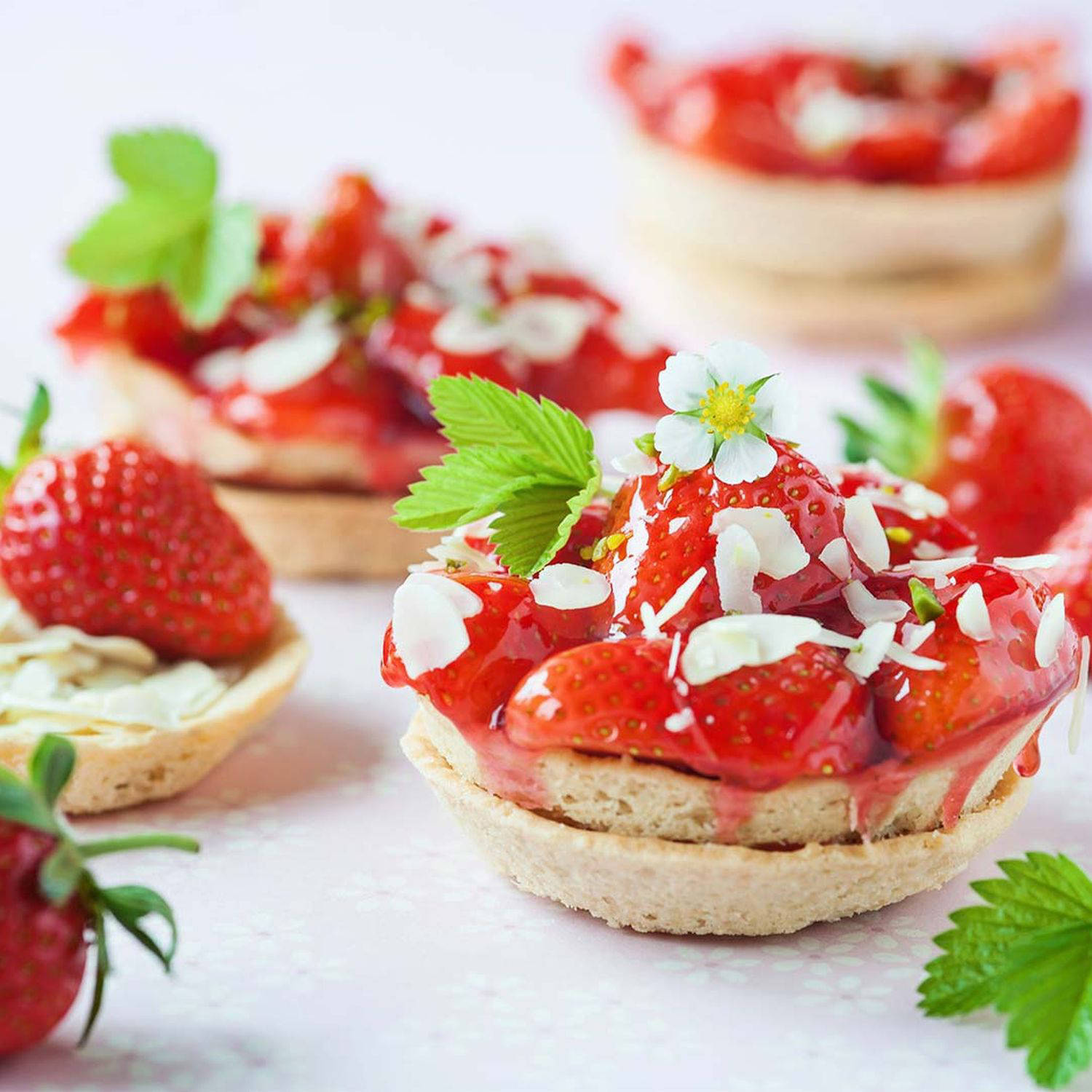 Serviervorschlag: Kleine Erdbeer-Tartelettes