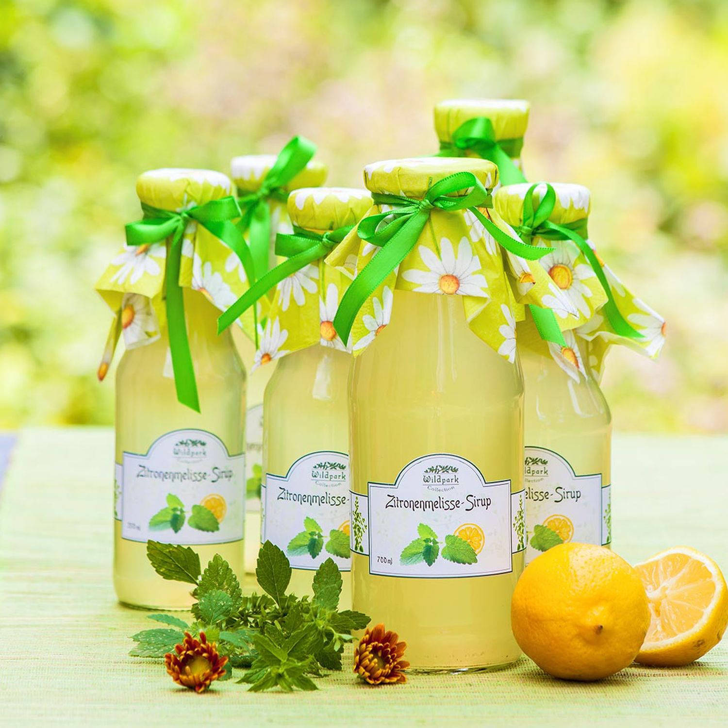 Serviervorschlag: Zitronen-Melisse-Sirup
