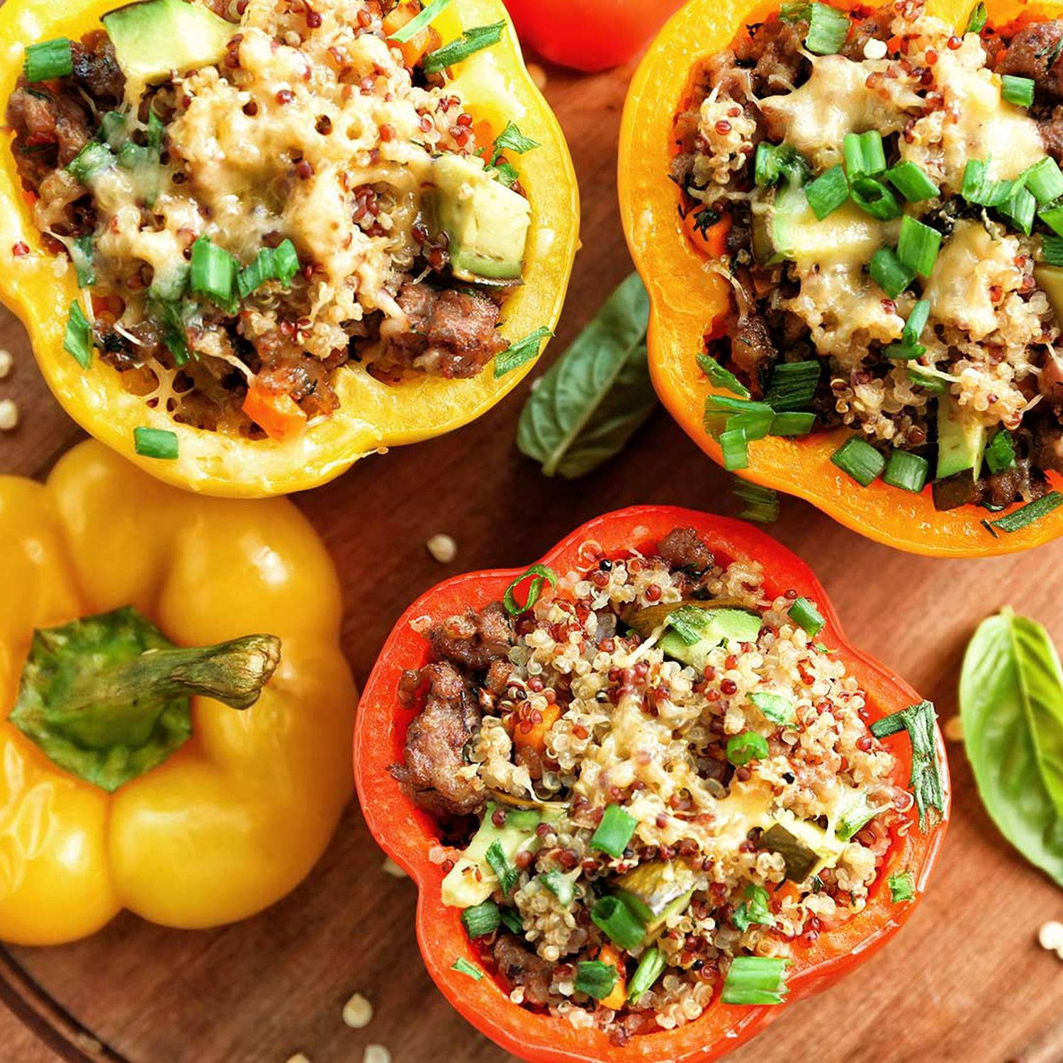 Serviervorschlag: Paprika mit Quinoa-Füllung
