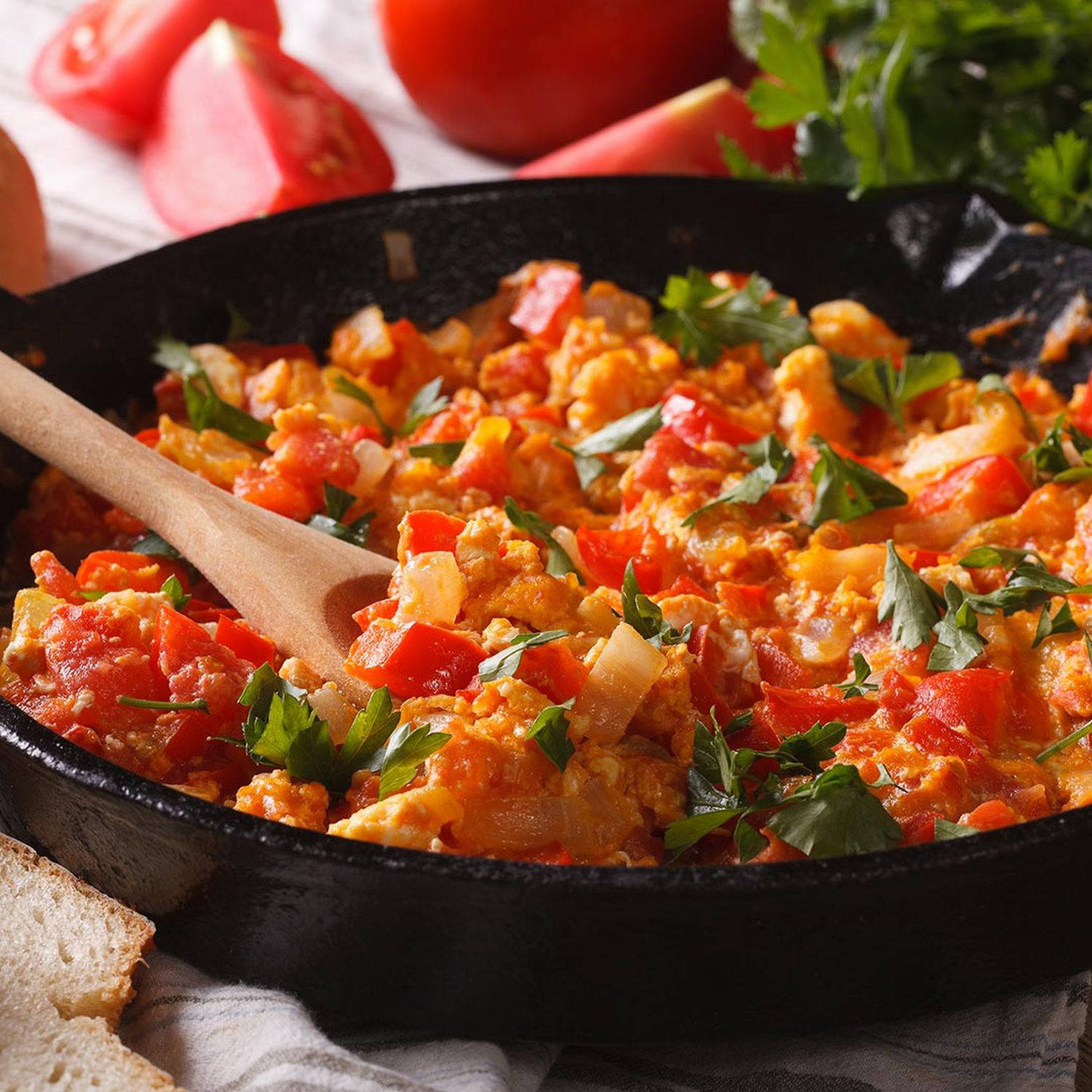 Serviervorschlag: Menemen – Türkisches Rührei