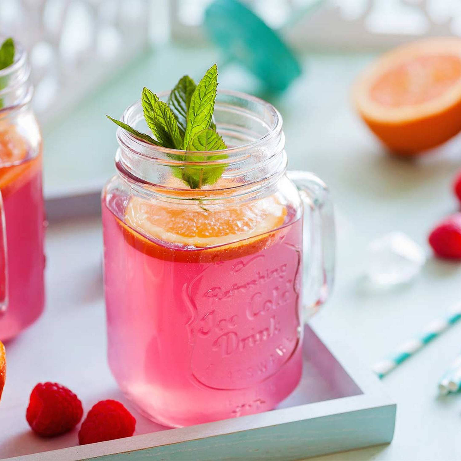 Serviervorschlag: Pink Grapefruit-Passoa-Bowle
