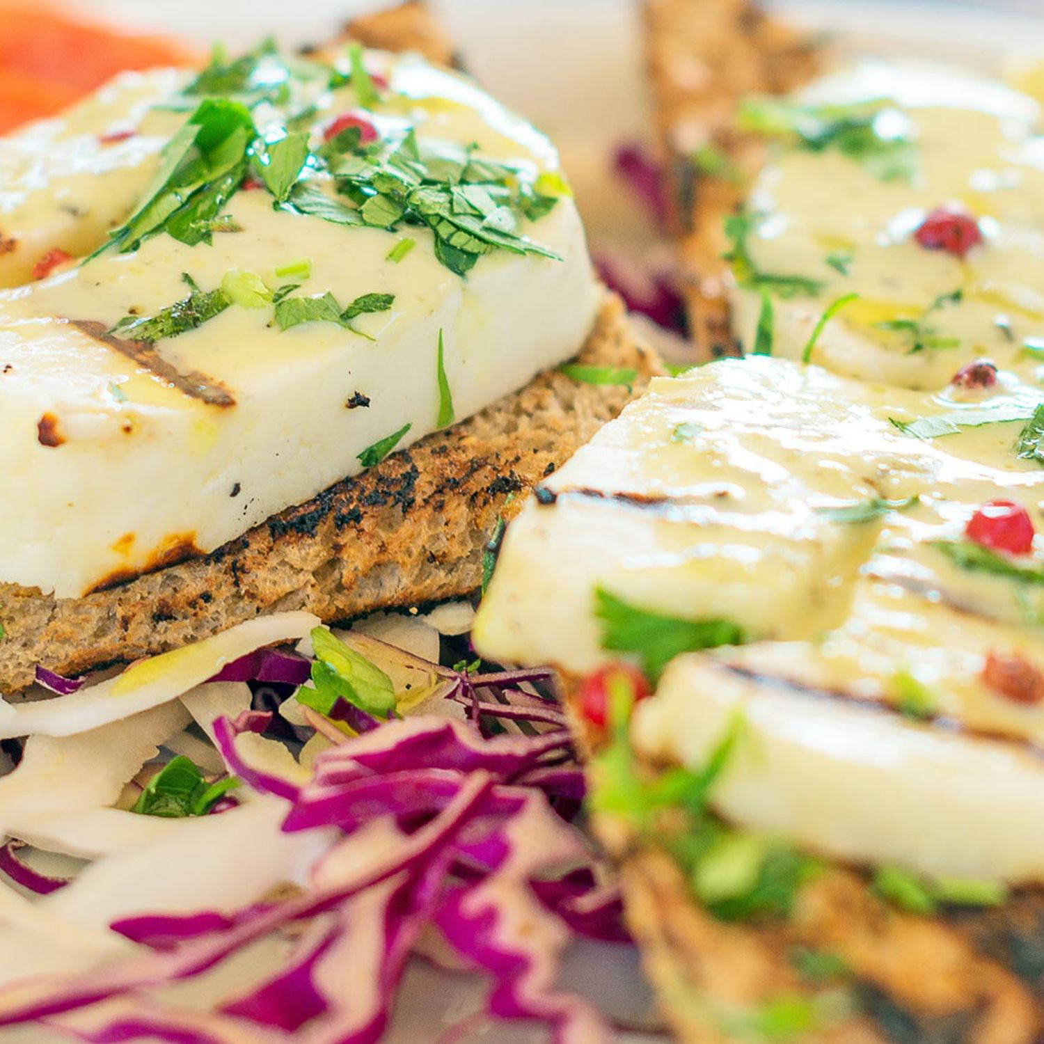 Haloumi-Grillkäse in der Folie gegart