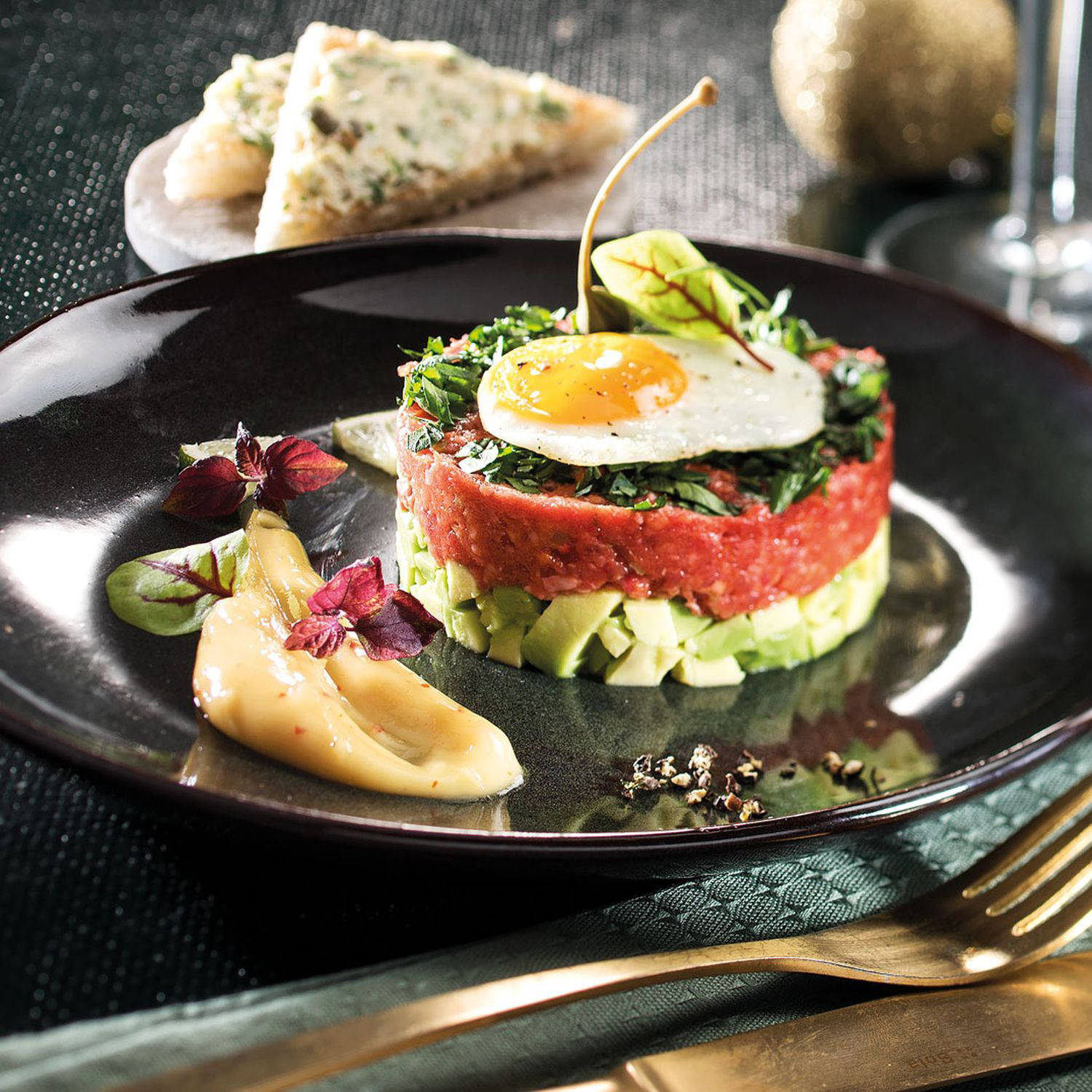 Serviervorschlag: Beef Tartare mit Avocado
