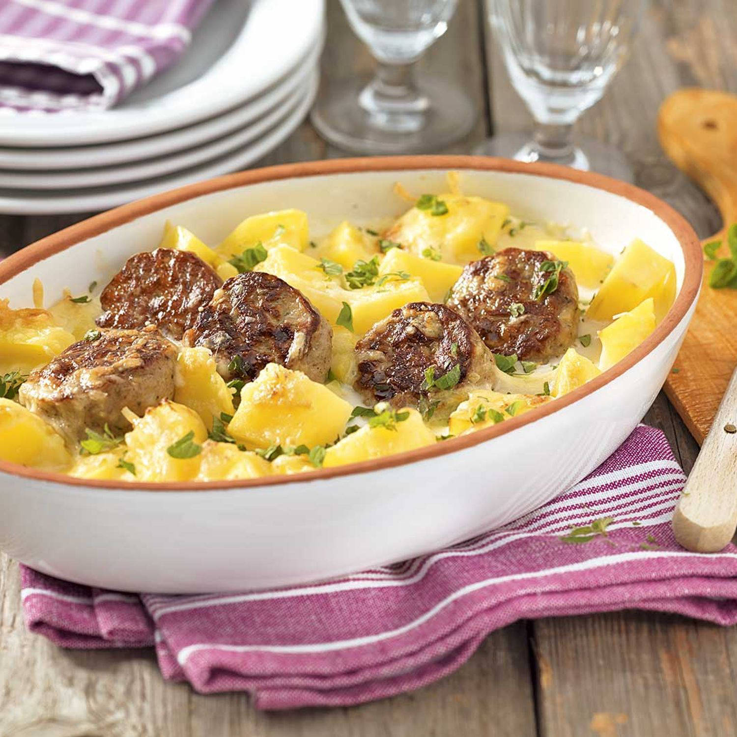 Serviervorschlag: Kartoffelauflauf mit Mini-Fleischlaibchen