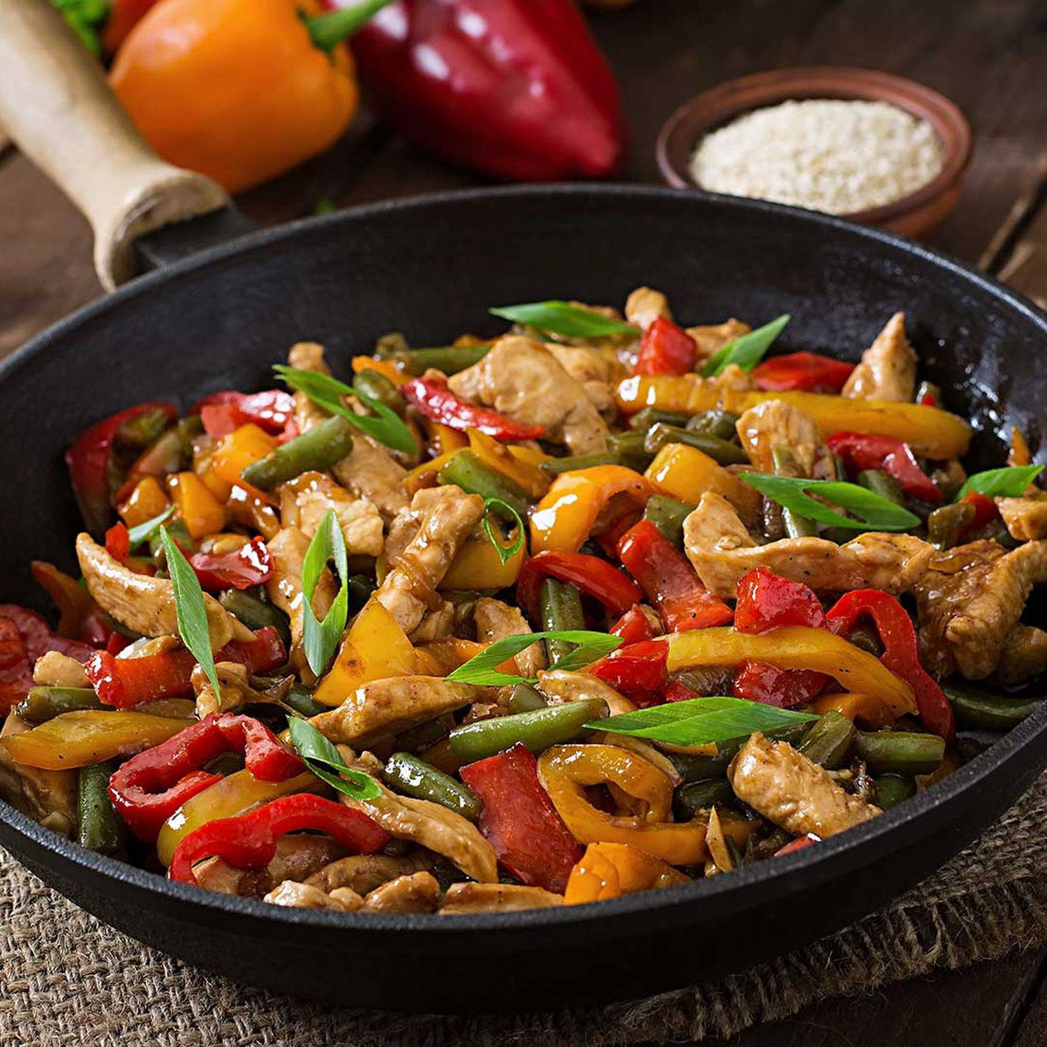 Serviervorschlag: Putenstreifen mit Paprika aus dem Wok