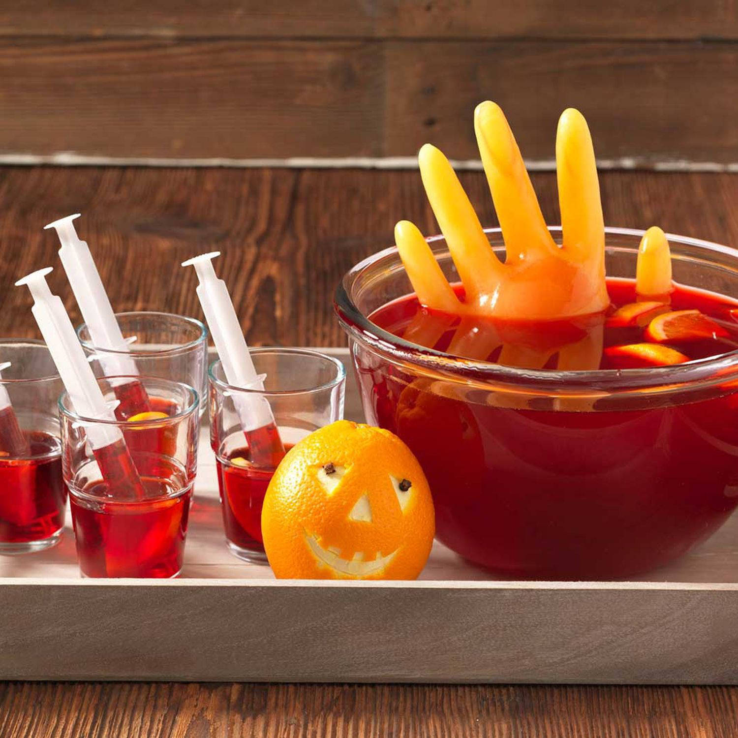 Serviervorschlag: Draculas Bowle und eiskaltes Händchen