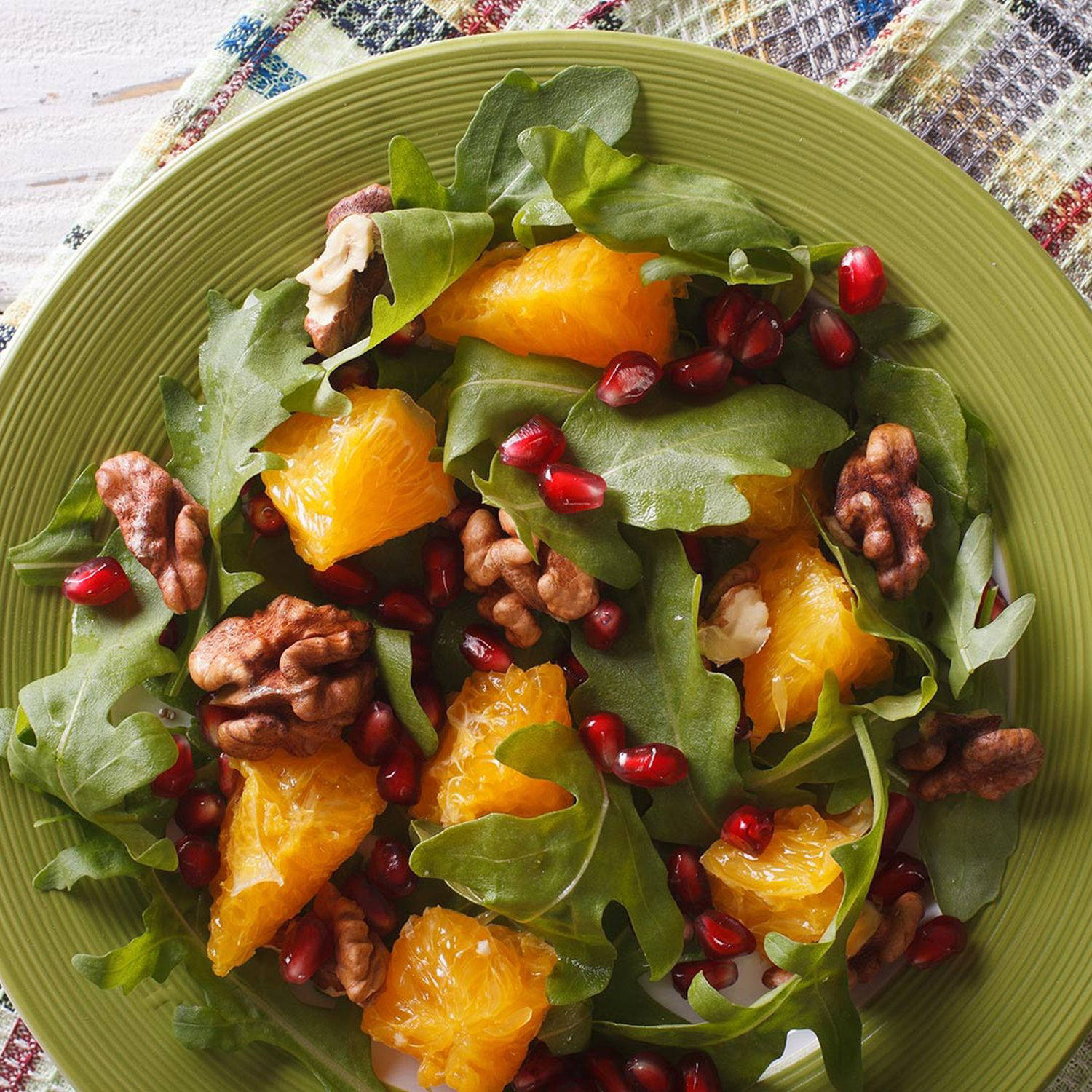 Serviervorschlag: Orangen-Vogerlsalat mit Granatapfel
