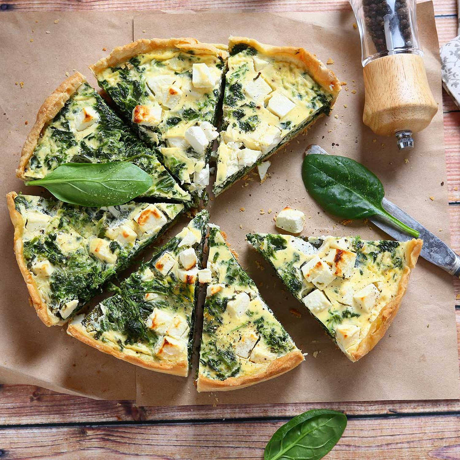 Serviervorschlag: Quiche mit Spinat und Fetakäse