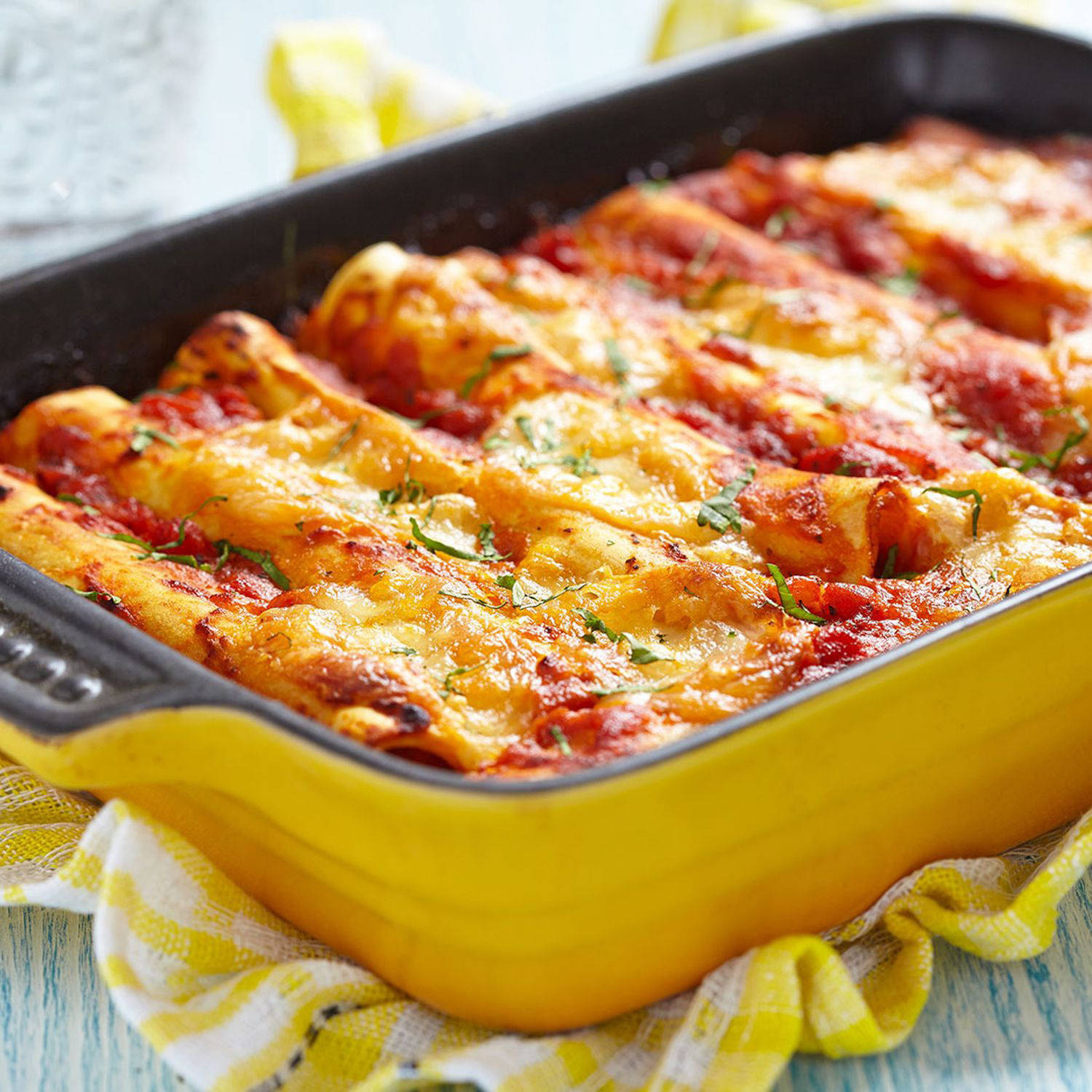 Serviervorschlag: Cannelloni mit Tomaten-Zucchini-Ragout